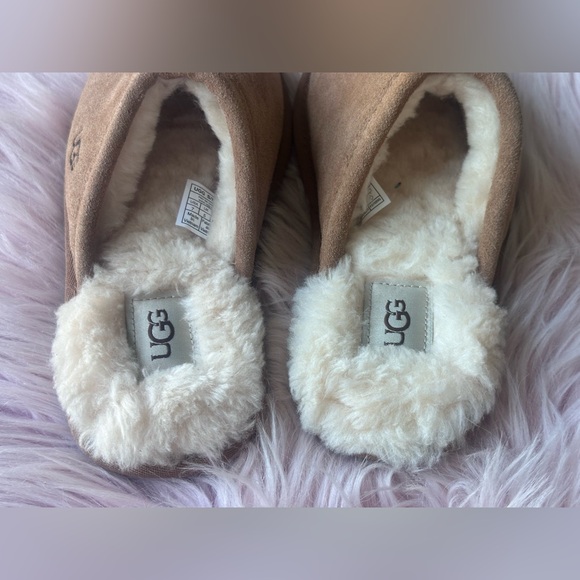 NWOT Uggs slippers Size 7 $179 - Picture 7 of 8